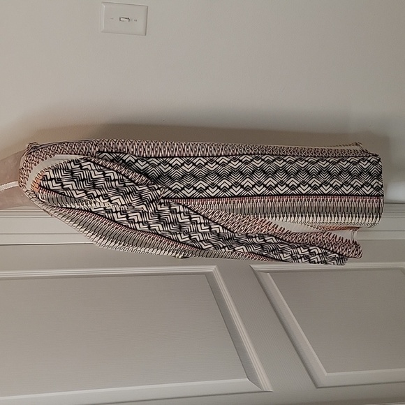 BCBGeneration Geometric Abstract Pattern Shift Dress, Size M, Short Sleeved EUC. - Picture 2 of 9